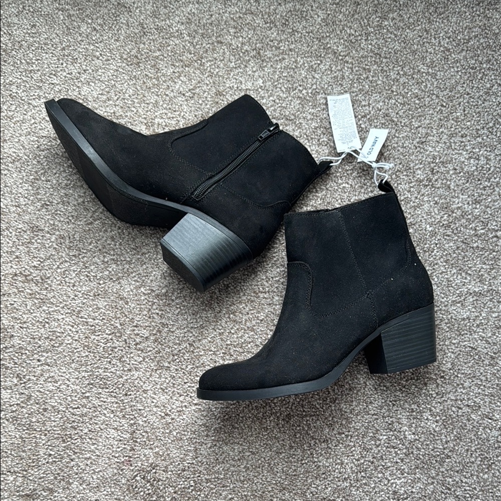 Old Navy Black Ankle Boots with Classic Design